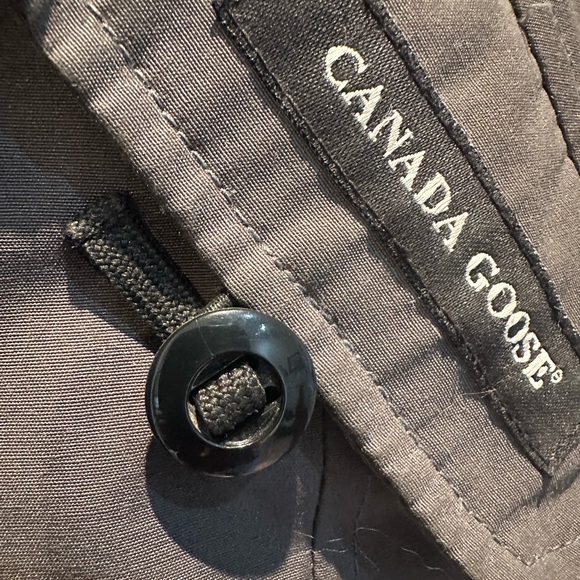 Canada Goose Winter Parka. Ladies size large. - Picture 11 of 15
